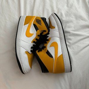 Jordan One mid university gold